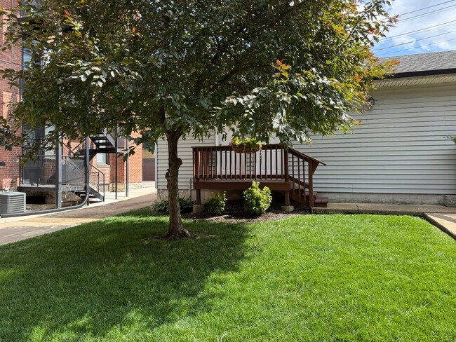 Building Photo - 6226 Northwood Ave