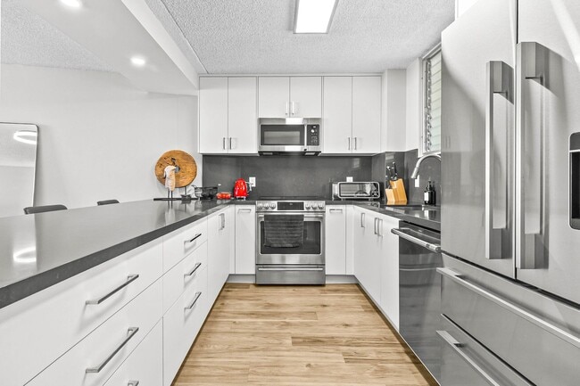 Building Photo - RARELY AVAILABLE, HIGH-FLOOR, "DIRECT OCEA...