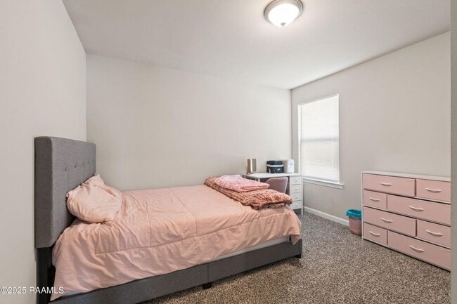 Building Photo - 110 Still Lk Dr