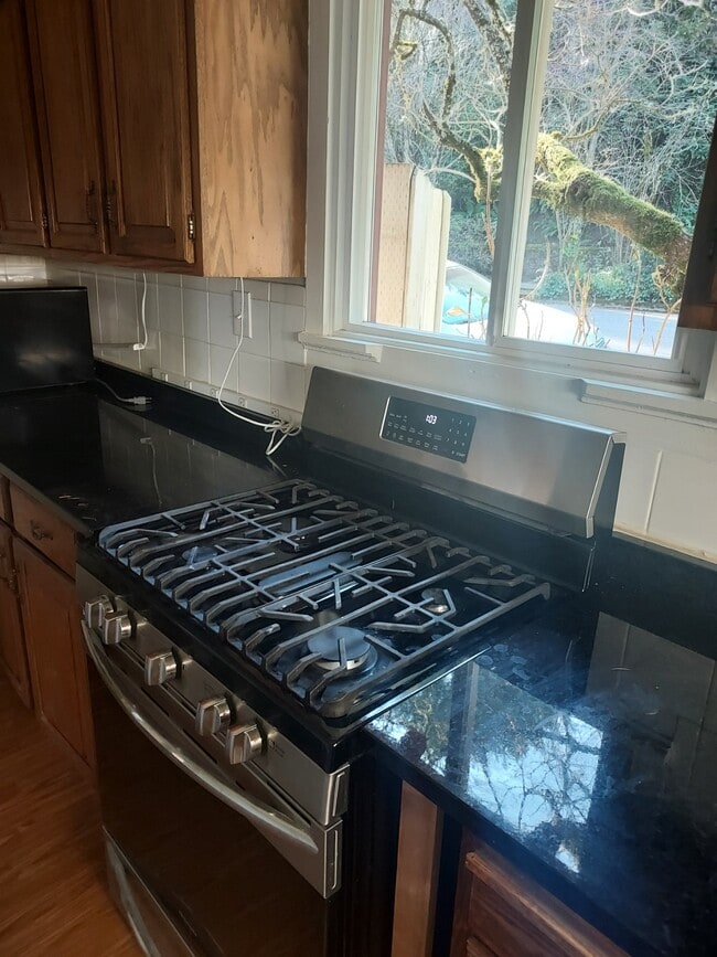 Building Photo - 3453 NW Thurman St