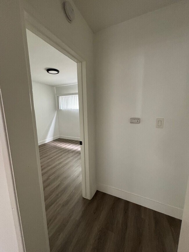 Building Photo - Upgraded 1 Bedroom In Torrance with Parkin...