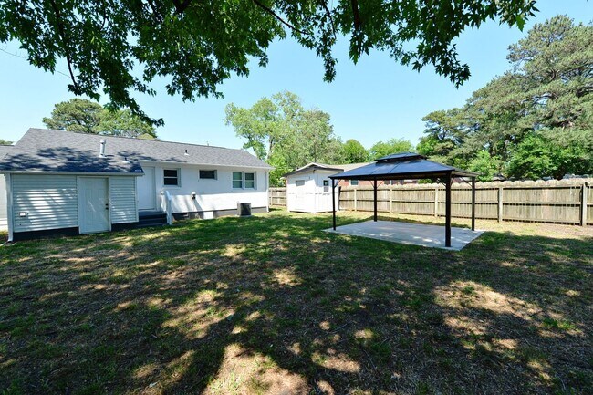 Building Photo - Renovated Ranch!