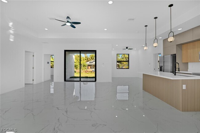 Building Photo - 5231 6th St W