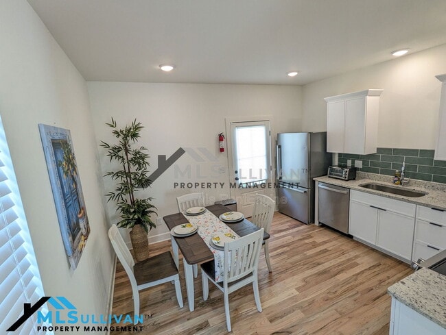 Building Photo - 1039 W Murray Ave