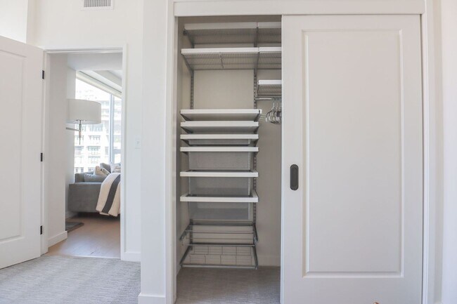 Building Photo - Luxurious Jewel high-rise condo unit; FULL...