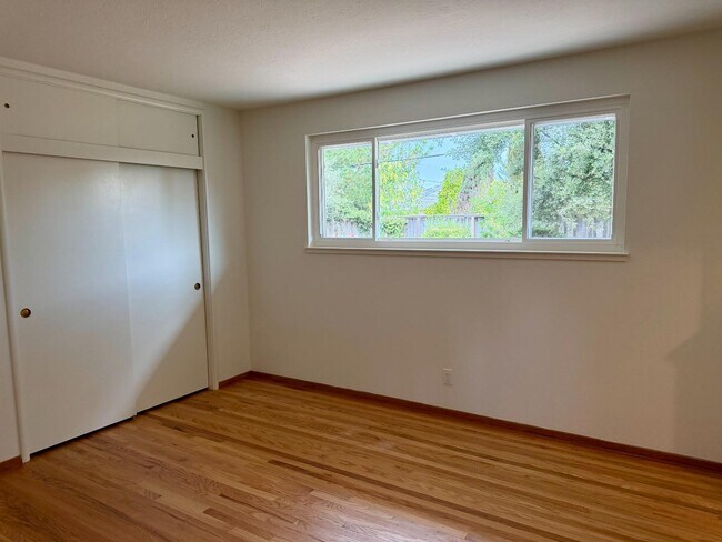 Building Photo - 975 Inverness Way