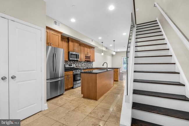 Building Photo - 2050 Frankford Ave