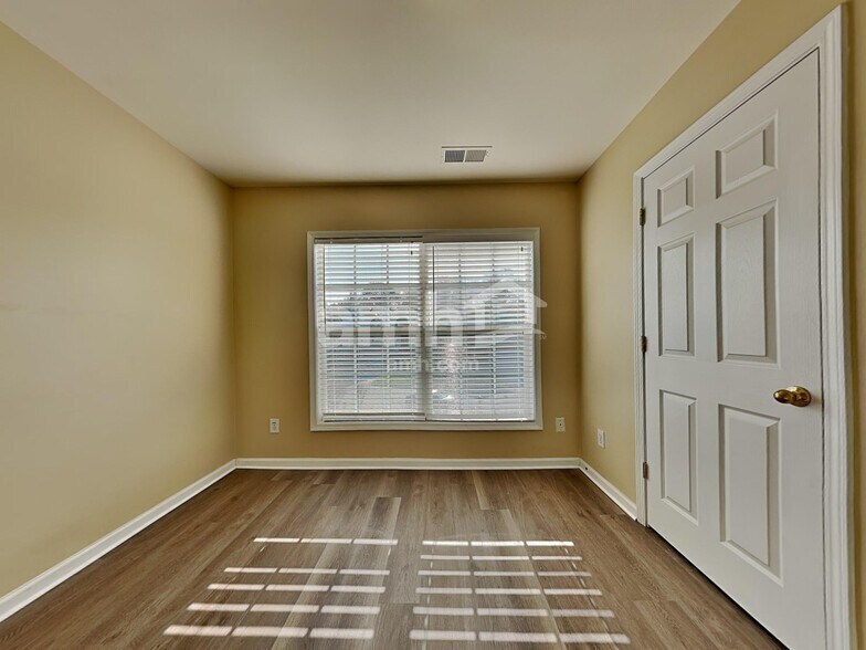 Building Photo - 6216 Roseway Ct