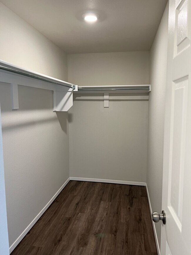 Building Photo - 1/2 OFF FIRST MONTHS RENT!! Beautiful Newl...