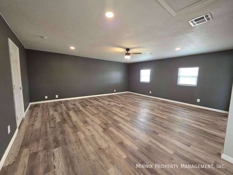 Building Photo - 4603 Mercedes Dr