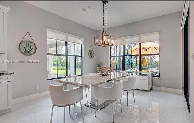 Building Photo - 8855 Watercrest Cir W