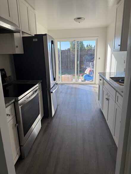 Building Photo - 4373 Hoen Ave