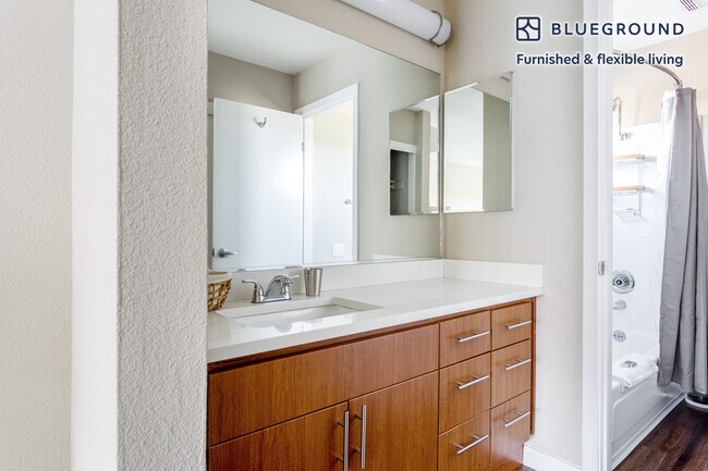 Building Photo - 241 Arriba Dr