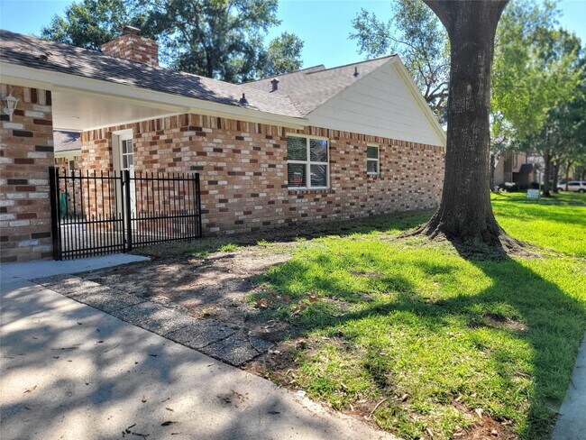 Building Photo - 11926 Stillwater Dr
