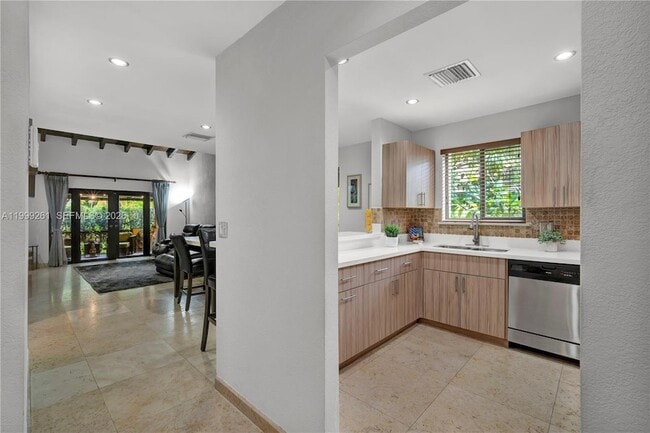 Building Photo - 3996 Estepona Ave