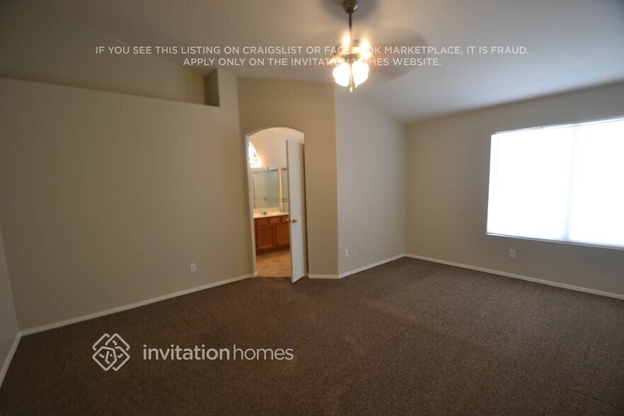 Building Photo - 8554 W Holly St