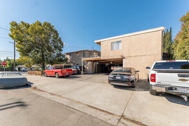 Building Photo - KLUMP6003 - 6003 Klump Avenue/11231 Oxnard...