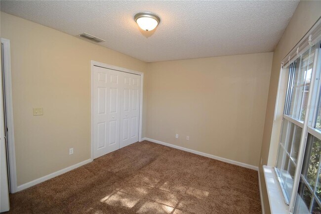 Building Photo - 33 Rosepetal Ln
