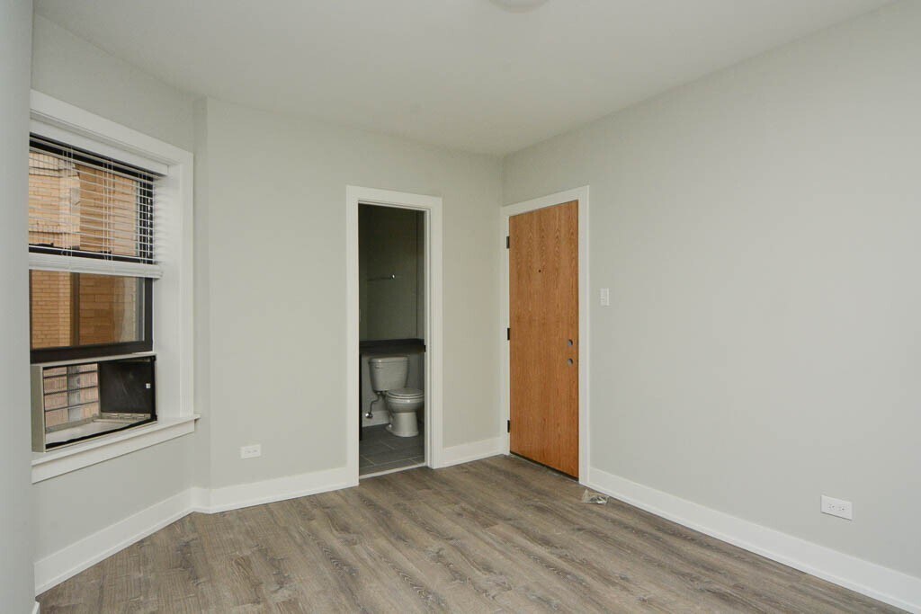 Building Photo - 432.5 W Belden Ave