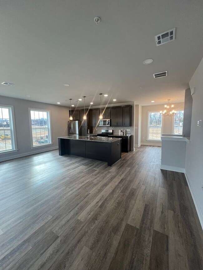 Building Photo - ** $500 OFF **