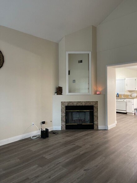 Building Photo - 717 Periwinkle Ln