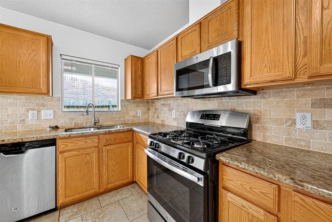 Building Photo - 19439 Hillside Springs Cir