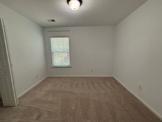 Building Photo - 218 Northwood St