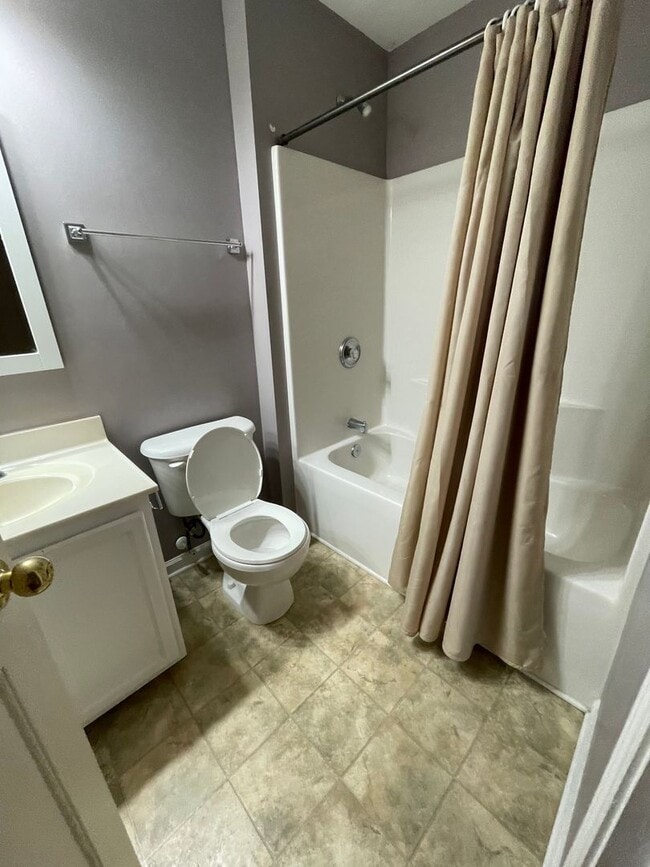 Building Photo - Hadley Commons 2 Bedroom 2.5 Bath Townhome Minutes from Bridgeway Station !!