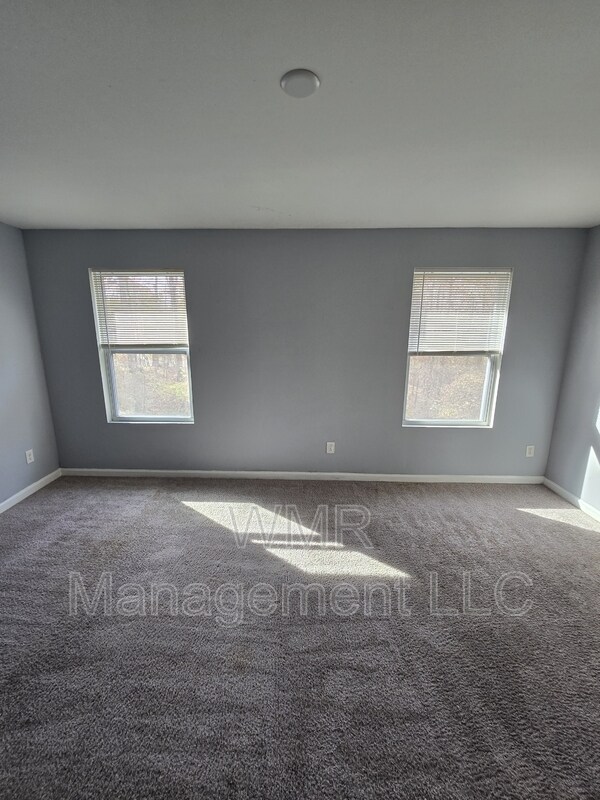 Building Photo - 912 Sherman St