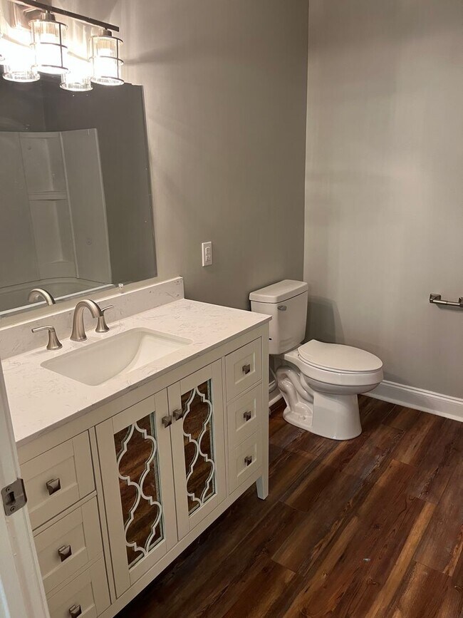 Building Photo - For Rent – Spacious 4-Bedroom Home in Knoxville