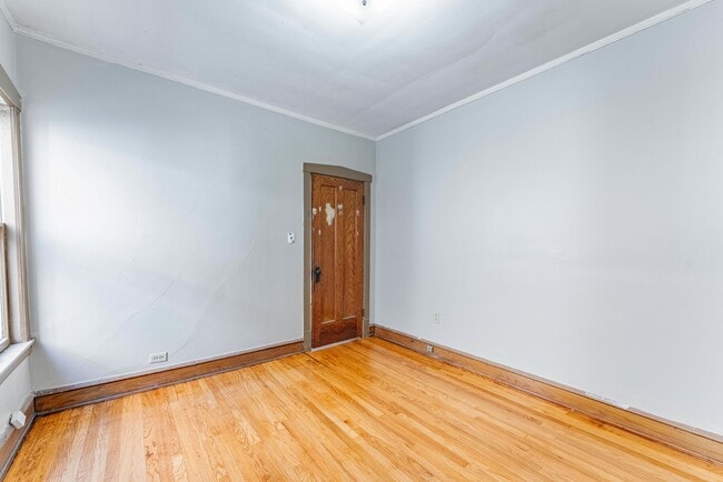 Building Photo - 1845 S Oak Park Ave