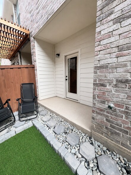 Patio - 6406 Shakespeare Pl