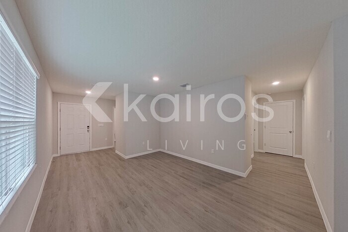 Building Photo - 8688 SW 43rd Ter