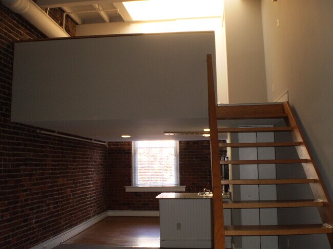Building Photo - 1309 E Cary St
