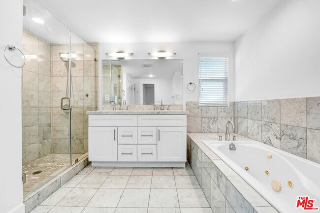 Building Photo - 2812 Anchor Ave