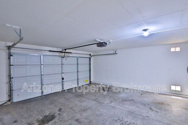 Building Photo - 5805 E Flowing Spring