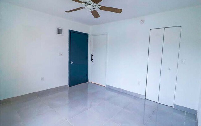 Building Photo - 14010 NE 3rd Ct