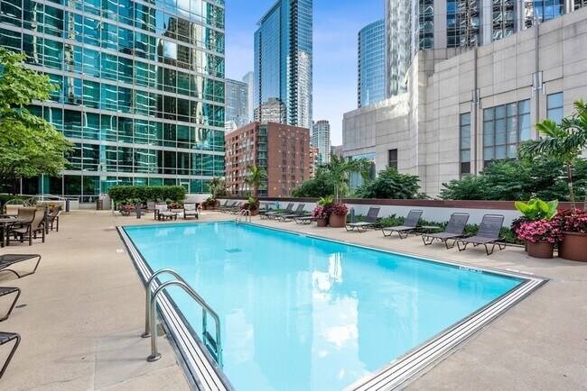Building Photo - 505 N McClurg Ct