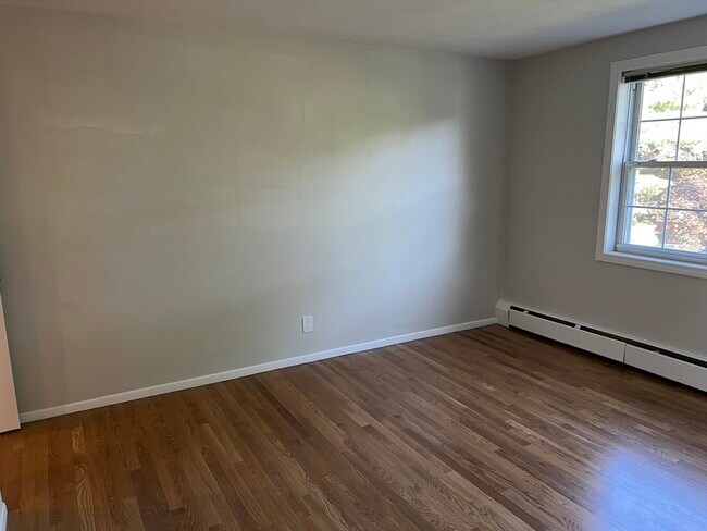 Building Photo - 4 Tara Dr