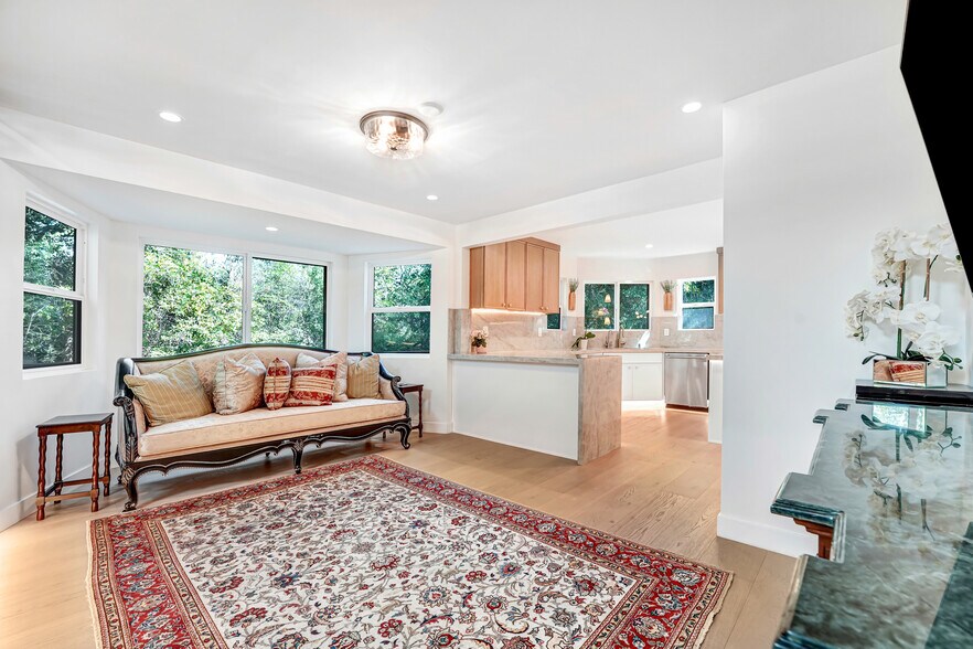 Building Photo - 4611 Louise Ave