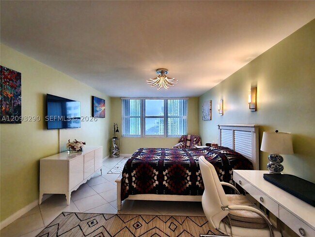 Building Photo - 2751 S Ocean Dr