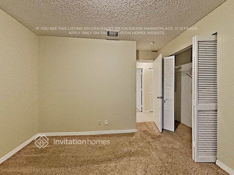 Building Photo - 4929 SW 33rd Ave