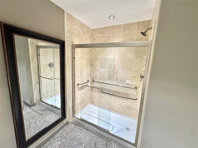 Building Photo - 4400 Hemingway Dr