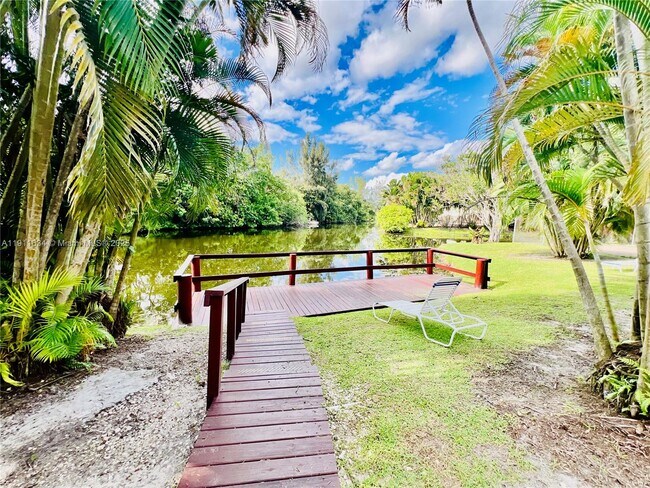 Building Photo - 1021 Mockingbird Ln