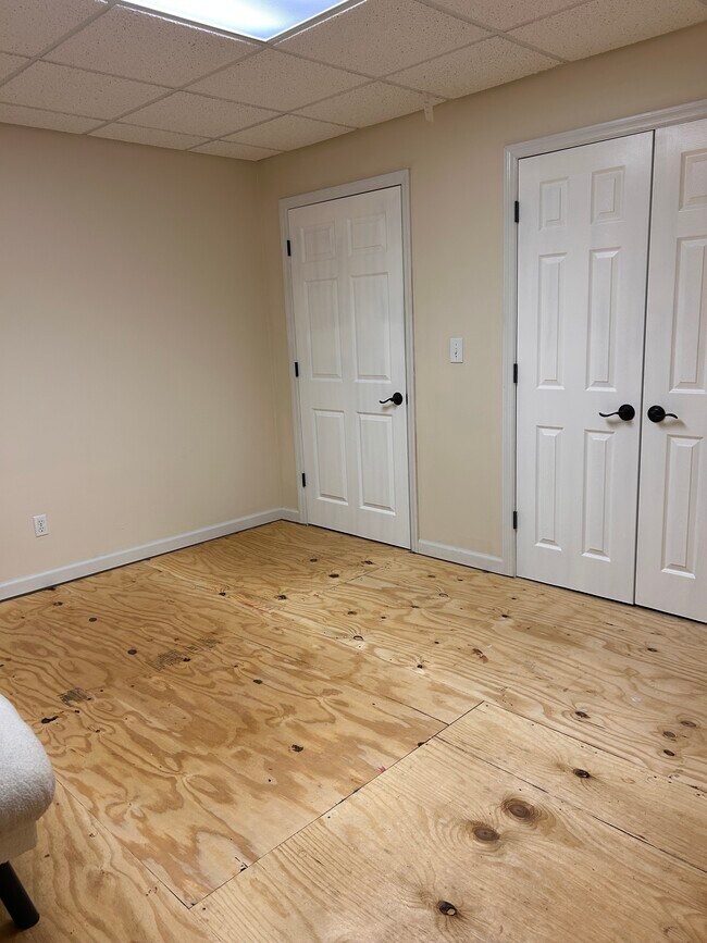 Building Photo - 2002 Fairbrook Ln