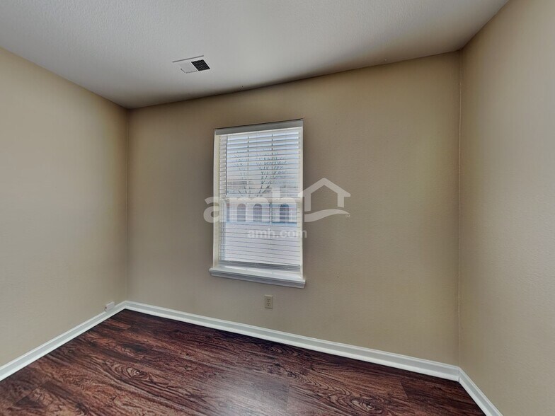 Building Photo - 7215 Kidwell Dr