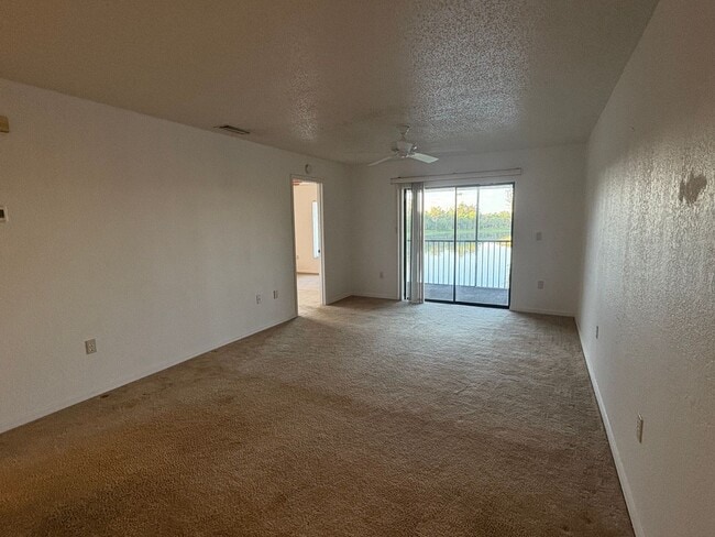 Building Photo - 4008 Oakview Dr