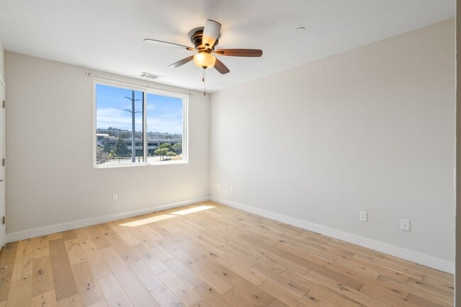Building Photo - Built in 2017! Rarely available 3Bed/3Bath...