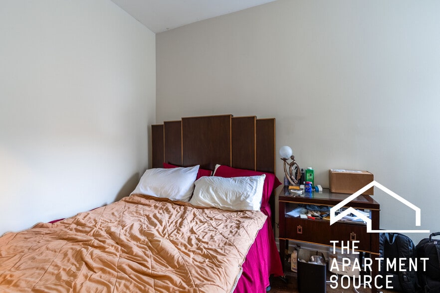 Building Photo - 2660 N Ashland Ave