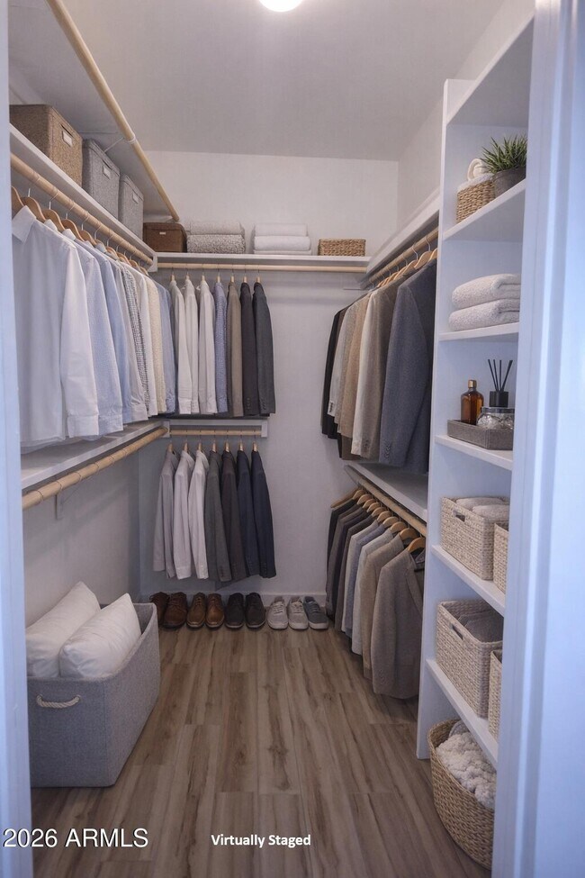 Building Photo - 533 W Guadalupe Rd